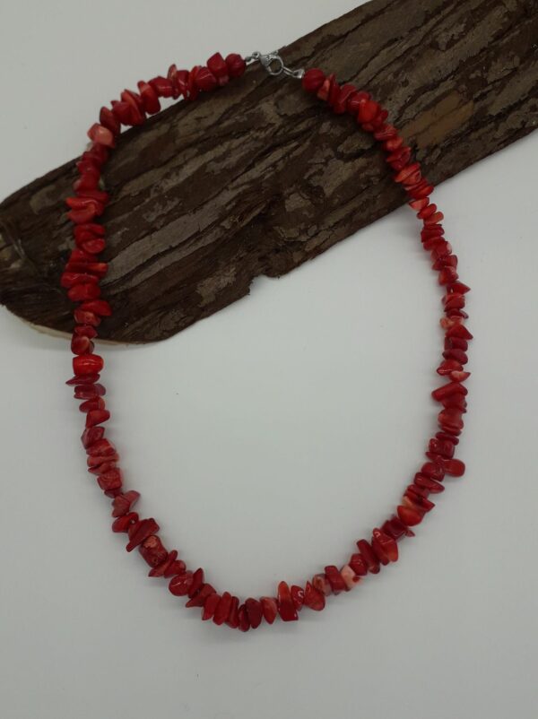 Collier en corail teinté rouge (COL.cr.01)